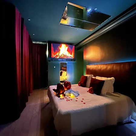 Mieuxqualhotel Jacuzzi Privatif Velvet Desire * Bordeaux