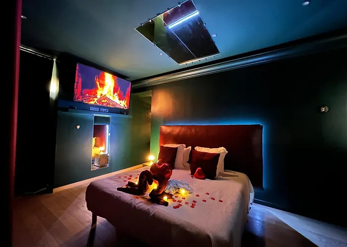 Mieuxqualhotel Jacuzzi Privatif Velvet Desire 아파트