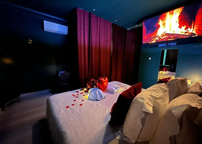 Mieuxqualhotel Jacuzzi Privatif Velvet Desire 아파트