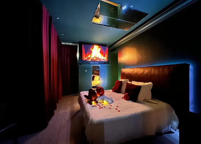 Mieuxqualhotel Jacuzzi Privatif Velvet Desire 4* Bordeaux