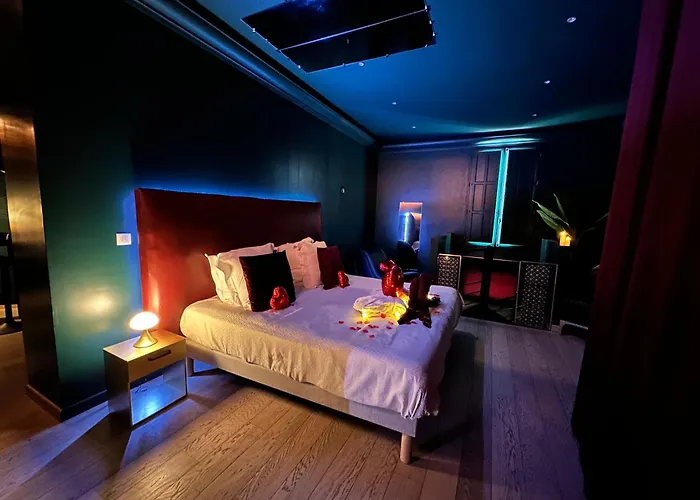 Mieuxqualhotel Jacuzzi Privatif Velvet Desire 4* Bordeaux